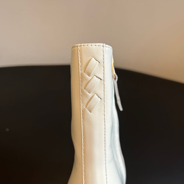 BOTTEGA VENETA 26S POINTED-TOE BOOTS 50 MM IN CREAM WHITE CALFSKIN