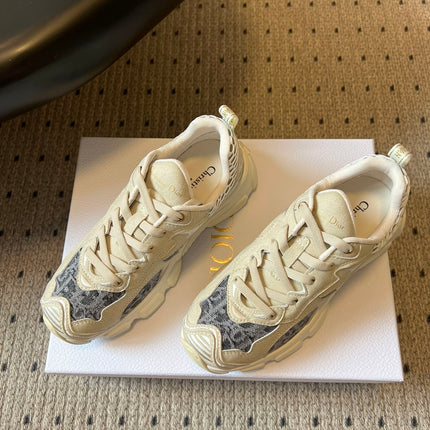 DIOR 26S VIBE SNEAKER 55MM IN DARK GRAY DIOR OBLIQUE LUSENTI EMBROIDERED COTTON AND BEIGE SUEDE