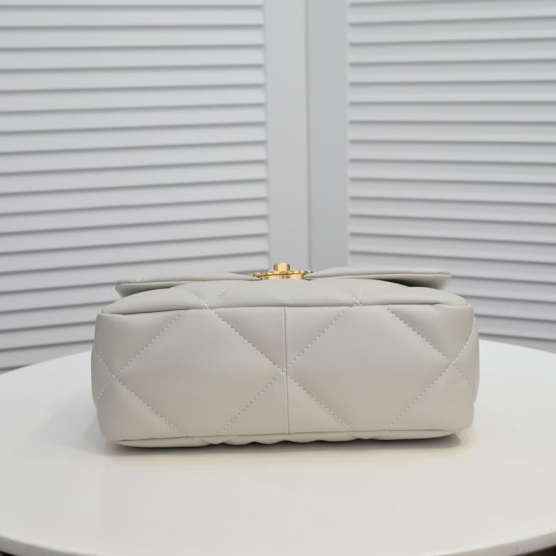 19 FLAP BAG 26CM 9010 CREAM WHITE