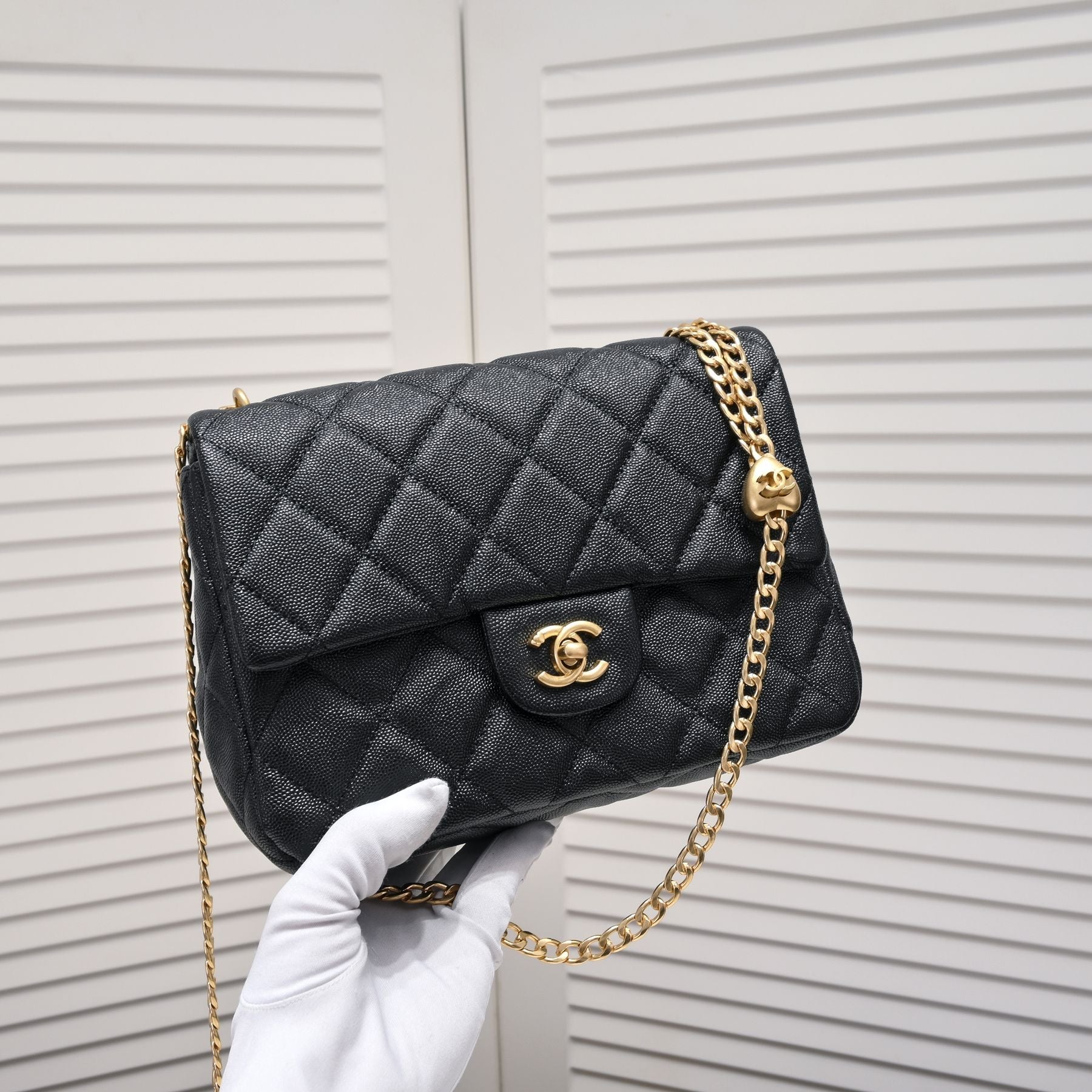 SMALL FLAP BAG CAVIAR 24CM 3892 BLACK