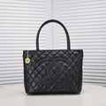 MEDALLION TOTE CAVIAR 3326 BLACK