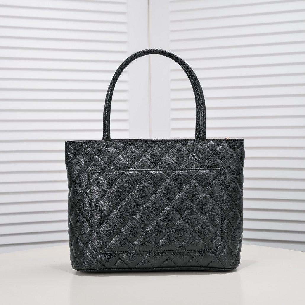 MEDALLION TOTE CAVIAR 3326 BLACK