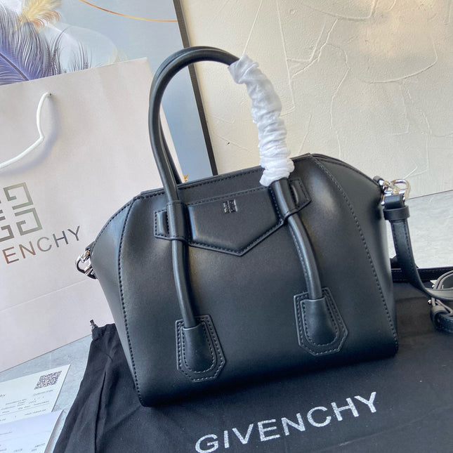 MINI 27 ANTIGONA LOCK BAG IN BLACK LAMBSKIN