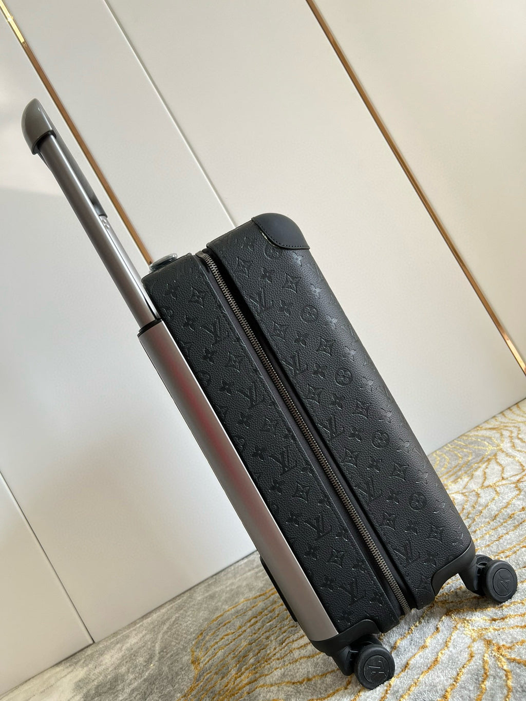 HORIZON 55 SUITCASE MONOGRAM IN BLACK METAL HARDWARE