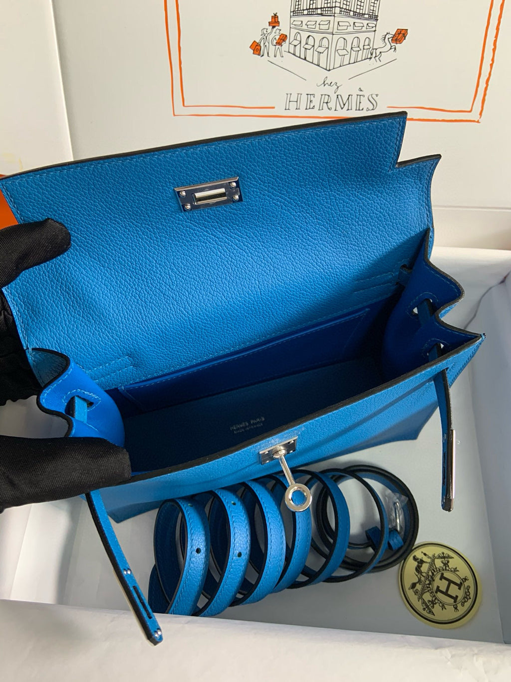 KELLY DANSE 22 EVERCOLOR BLUE IN CALFSKIN GOLD HARDWARE