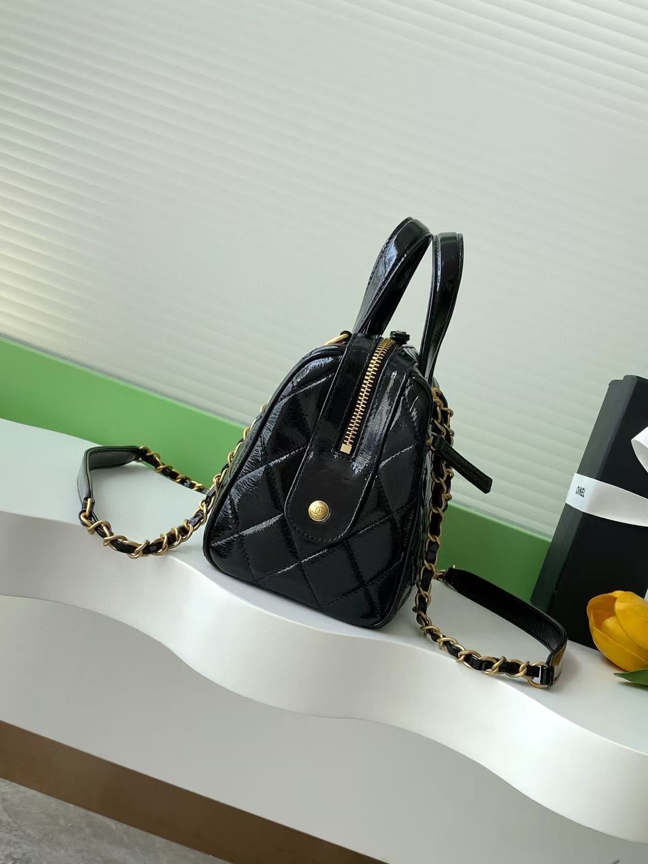 CC HANDBAG 21 IN BLACK PATENT QUILTED CALFSKIN WITH GOLD CHAIN