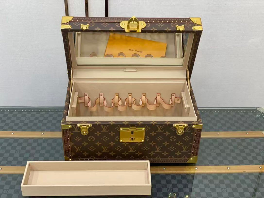 LV MAKEUP CASE 42 IN MONOGRAM PATTERN WITH MIRROR TP2