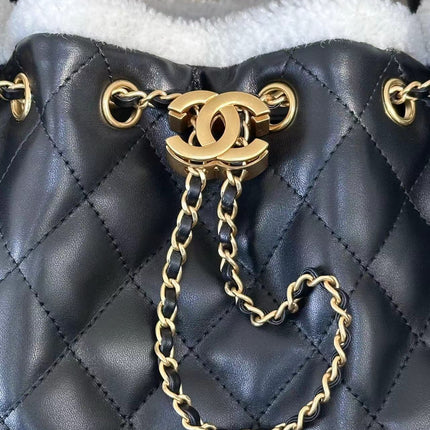 CC 25 HANDBAG 30CM IN BLACK CALFSKIN AND WHITE SHEARLING TP3