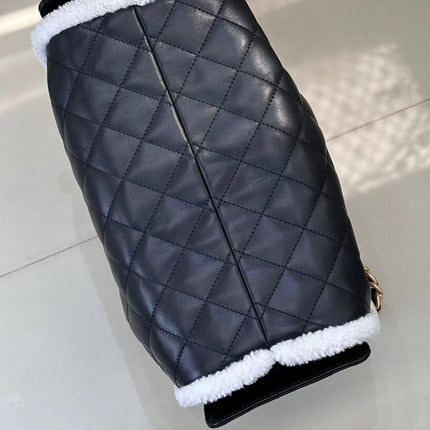 CC 25 HANDBAG 30CM IN BLACK CALFSKIN AND WHITE SHEARLING TP3