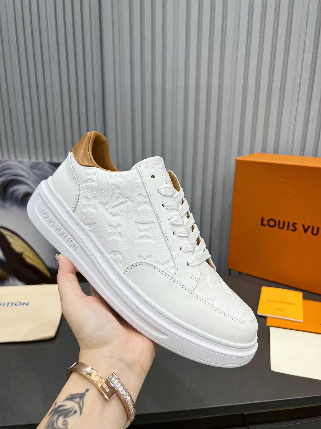 LV BEVERLY SNEAKER IN WHITE CALFSKIN EMBOSSED LOGO