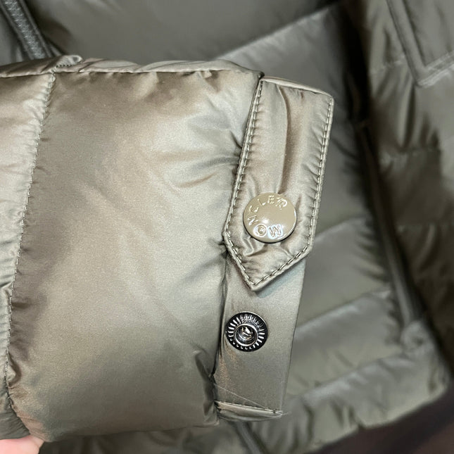 MONCLER BLACK PUFFER JACKET STYLE 2425