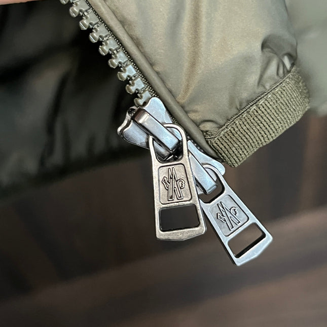 MONCLER BLACK PUFFER JACKET STYLE 2425
