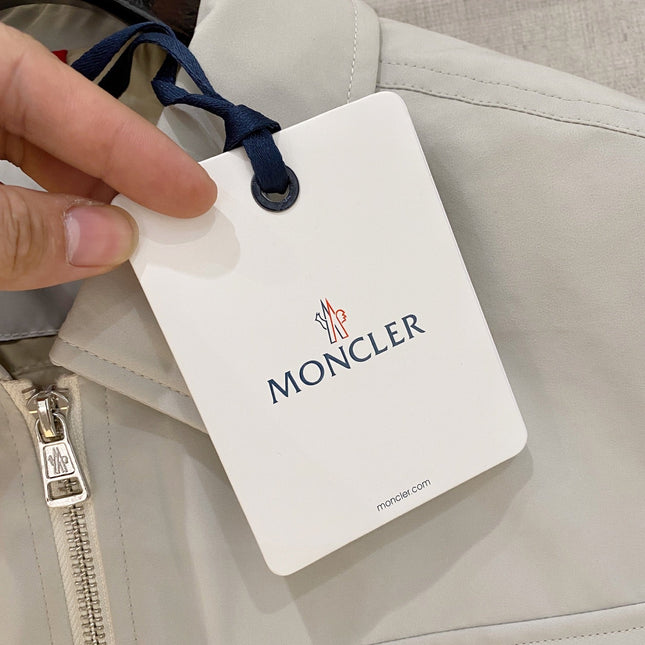 MONCLER BLACK PUFFER JACKET STYLE 2426