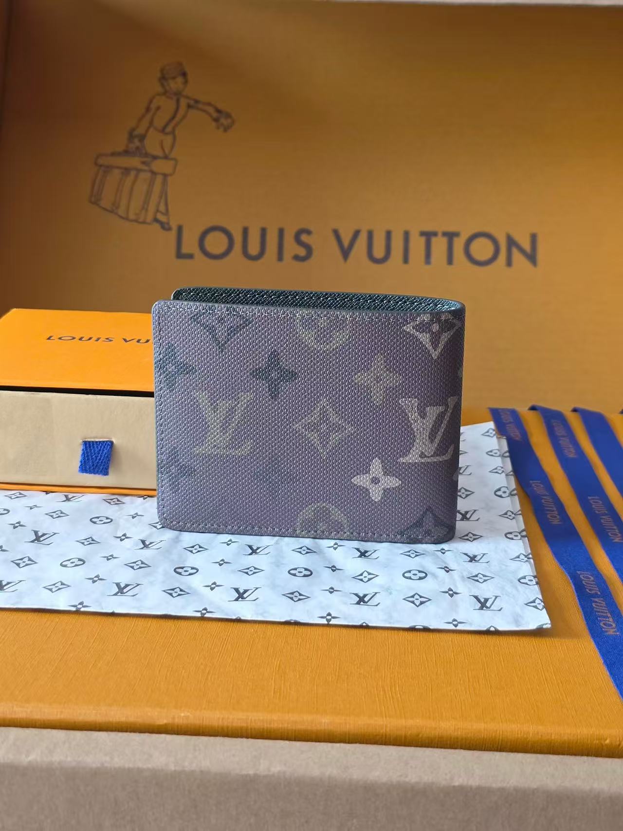 LV 26S MULTINPLE WALLET IN MONOGRAM ECLIPSE CANVAS
