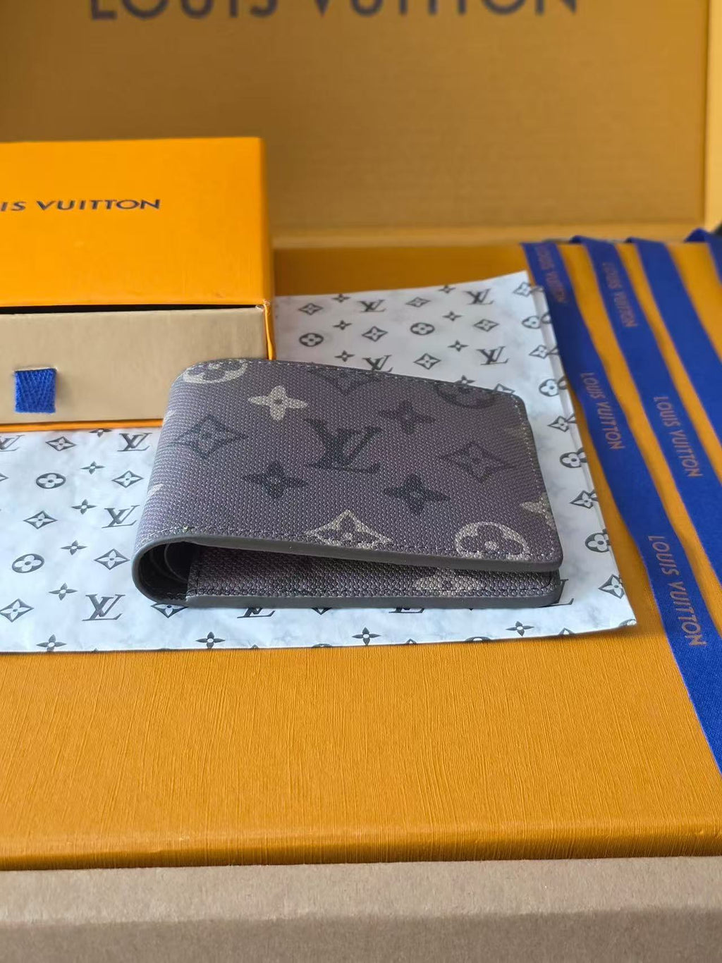LV 26S MULTINPLE WALLET IN MONOGRAM ECLIPSE CANVAS