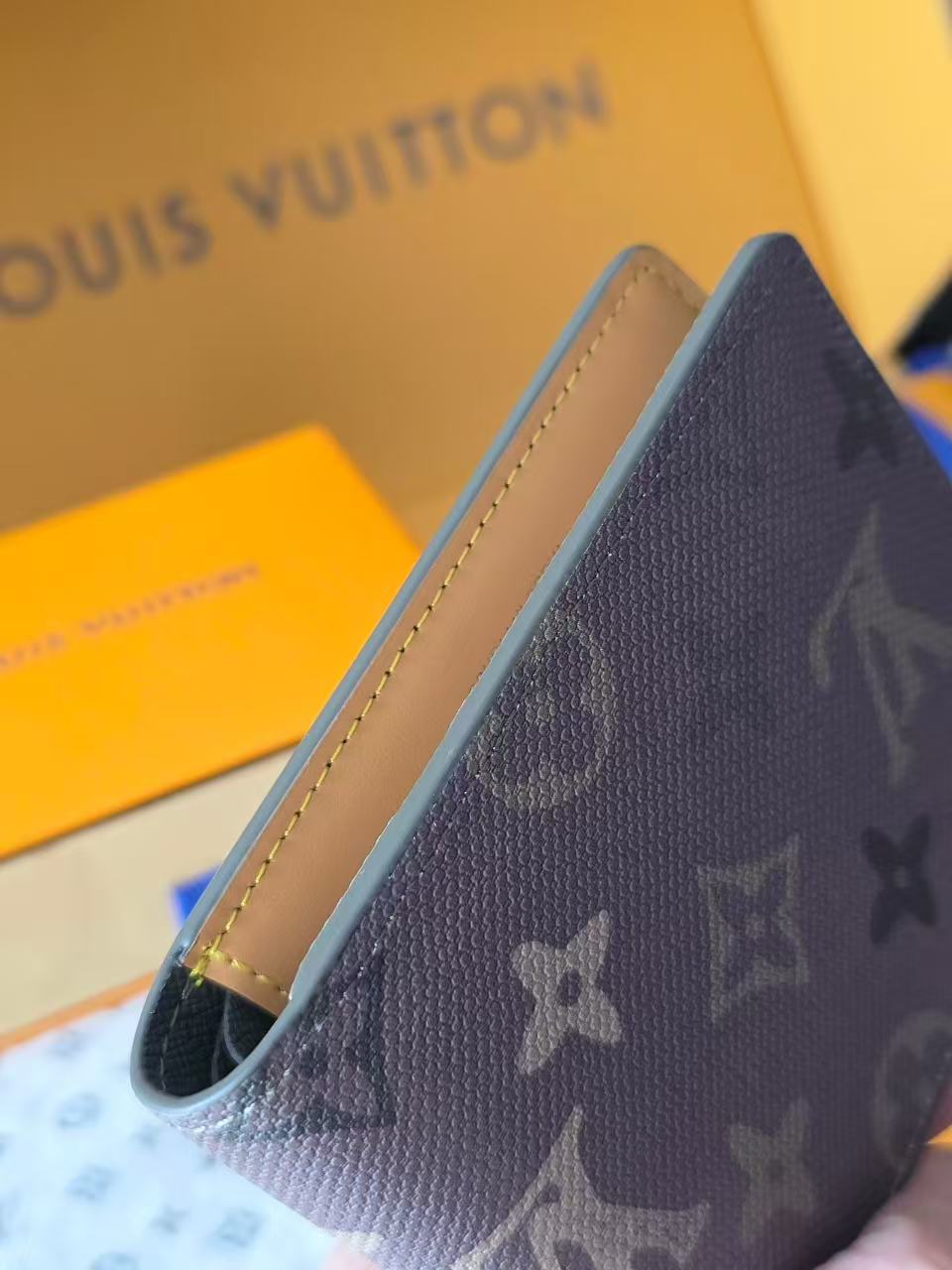 LV 26S MULTINPLE WALLET IN MONOGRAM ECLIPSE CANVAS