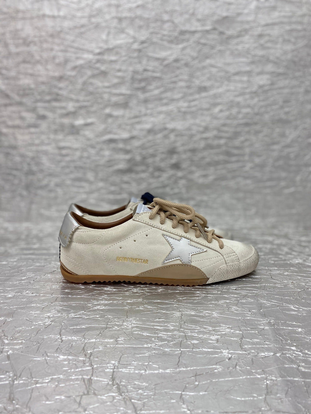 SNEAKERS IN LIGHT GRAY SUEDE WITH SILVER METALLIC STAR