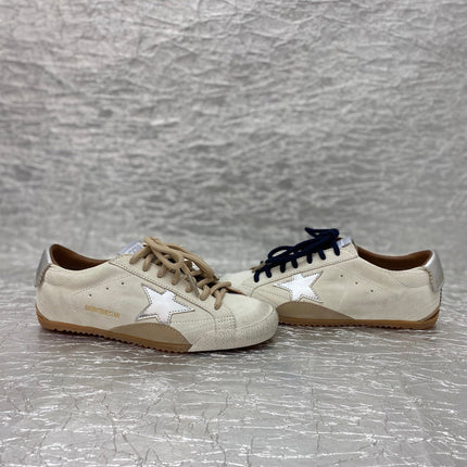 GOLDEN GOOSE SNEAKERS IN LIGHT GRAY SUEDE WITH SILVER METALLIC STAR