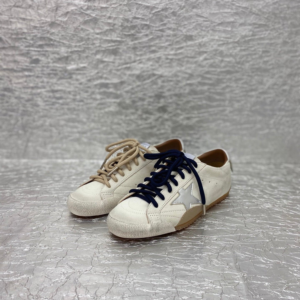 SNEAKERS IN LIGHT GRAY SUEDE WITH SILVER METALLIC STAR