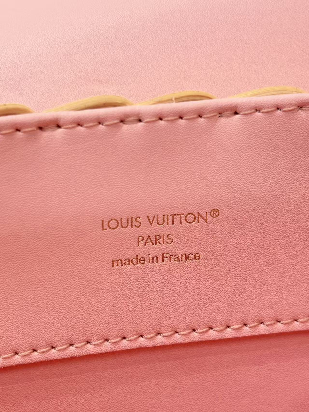 LV 26S CAPUCINES BB BAG 27 PINIC IN  CALFSKIN HARDWARE AND  PINK LOGO