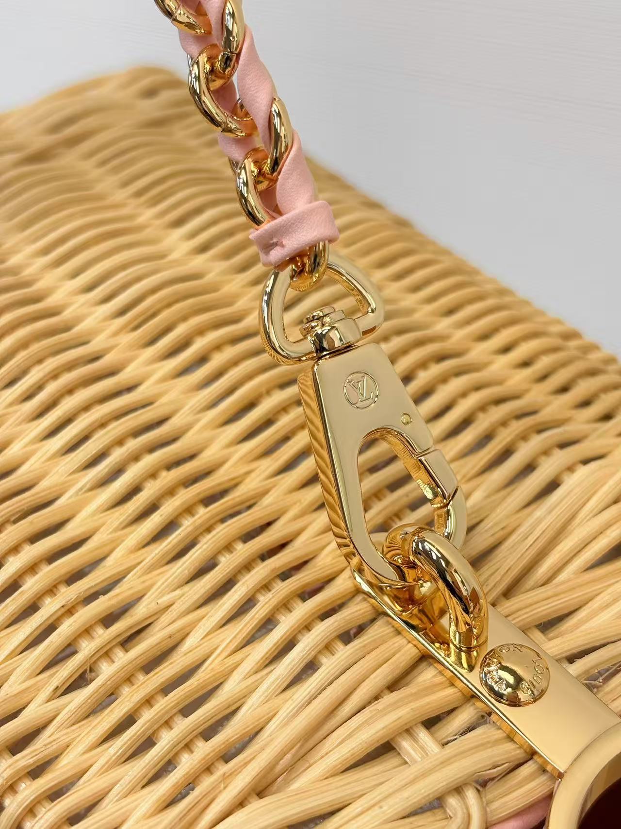 LV 26S CAPUCINES BB BAG 27 PINIC IN  CALFSKIN HARDWARE AND  PINK LOGO