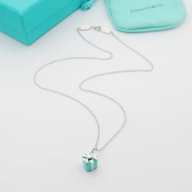 TIFFANY 26s GIFT BOX PENDANT NECKLACE IN BLUE ENAMEL AND GOLD PLATED METAL