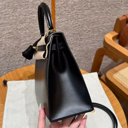 HERMES 26S KELLY HANDBAG 25 IN BLACK GOLD HARDWARE