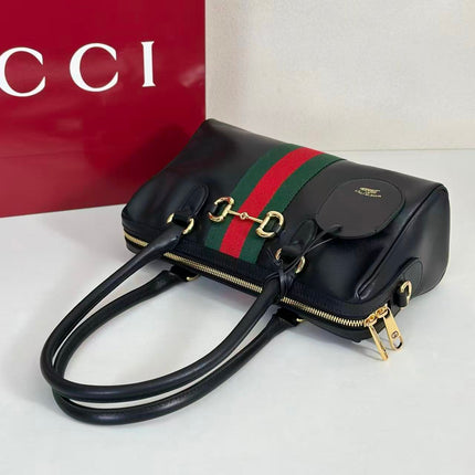 GUCCI 26S HORSEBIT SHOULDER BAG IN BLACK CALFSKIN