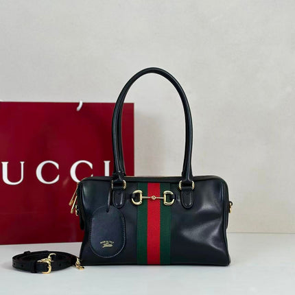 GUCCI 26S HORSEBIT SHOULDER BAG IN BLACK CALFSKIN
