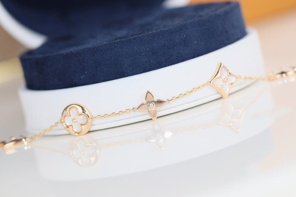 LV LEAF CLOVER BRACELET
