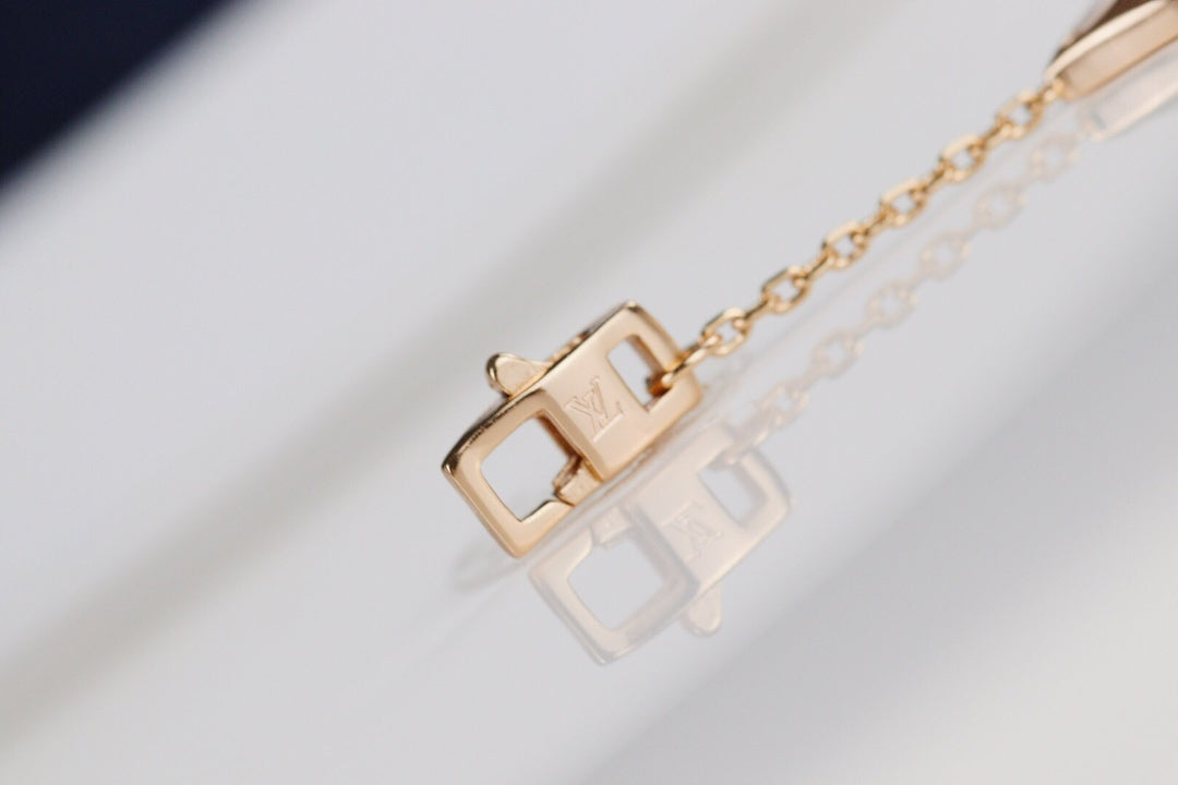 LV LEAF CLOVER BRACELET