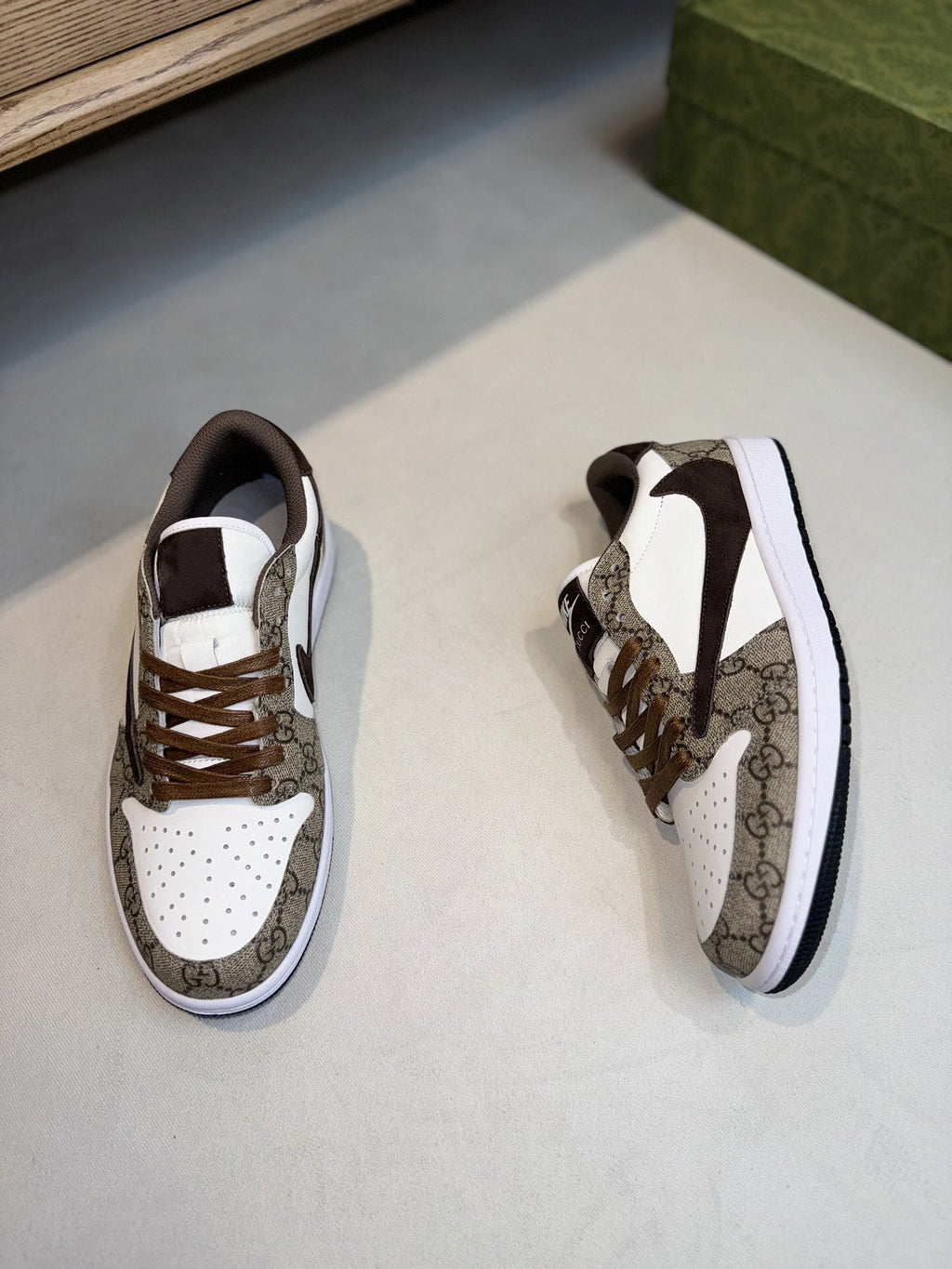 GG LOW TRAVIS GREY WHITE