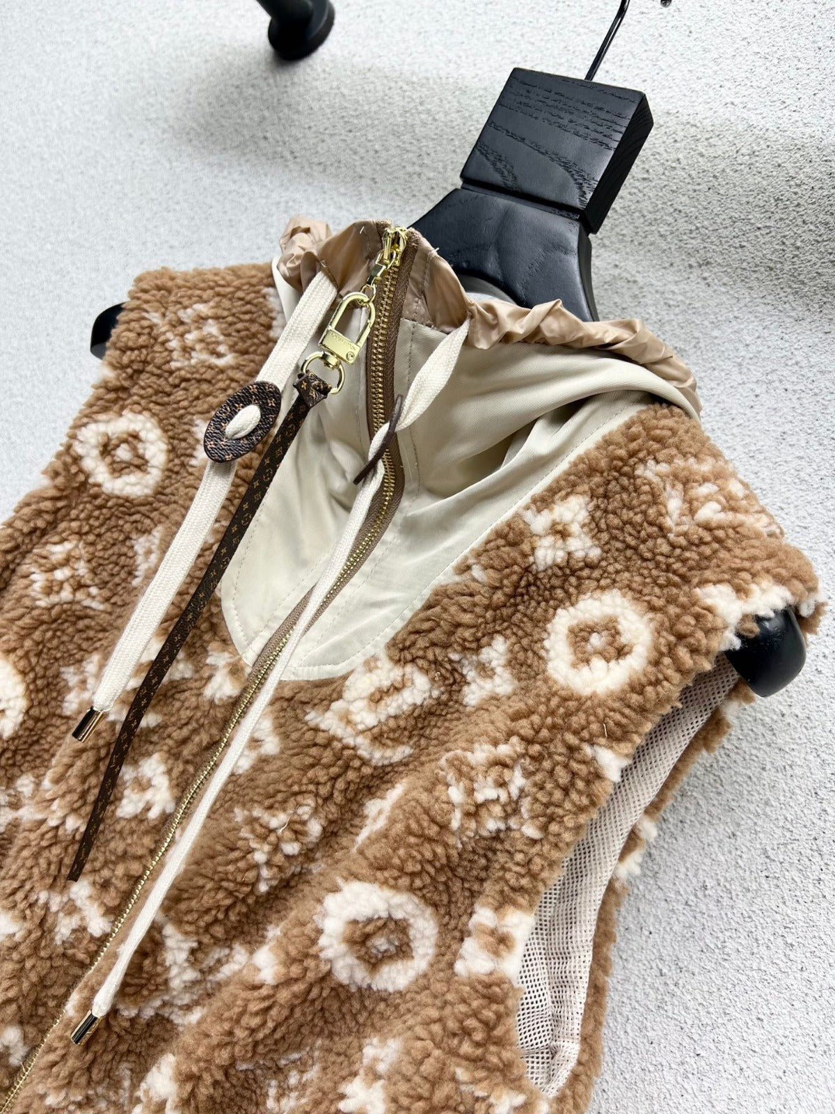 LOUIS VUITTON MONOGRAM FLEECE GILET STYLE 2146356