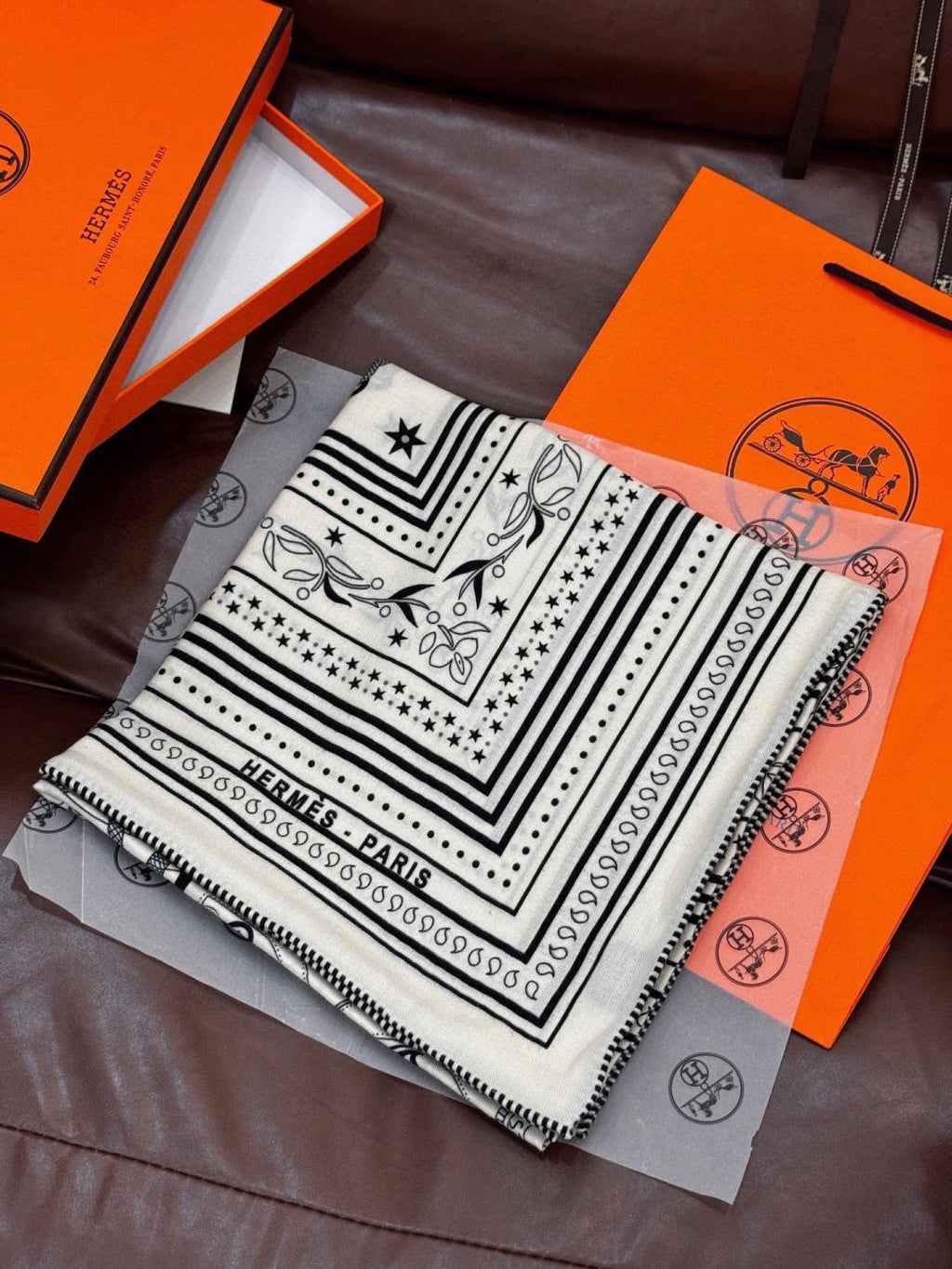 HERMES 26S PRINTED SQUARE SCARF 140 IN CASHMERE AND SILK 307278
