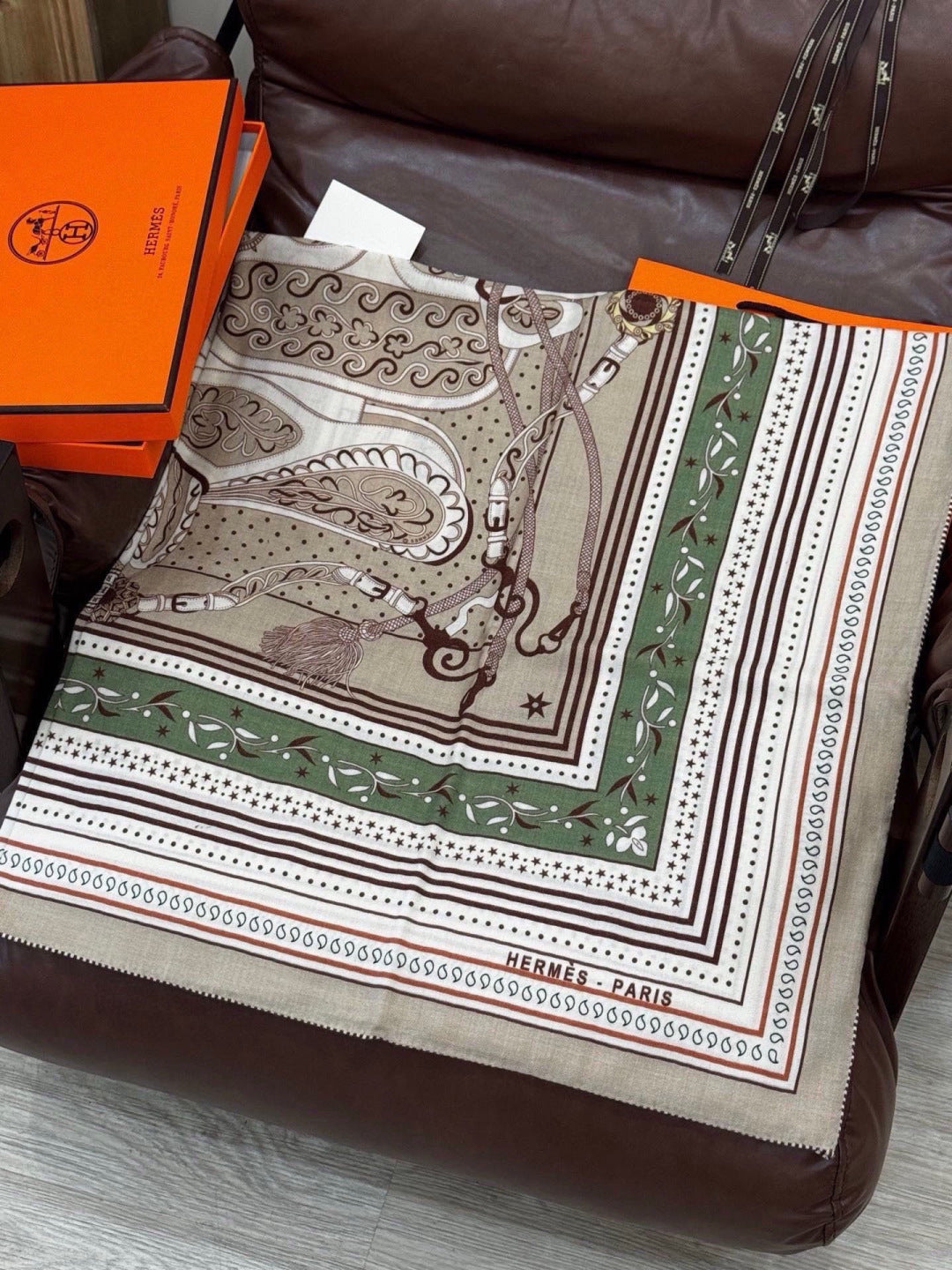 HERMES 26S PRINTED SQUARE SCARF 140 IN CASHMERE AND SILK 307281