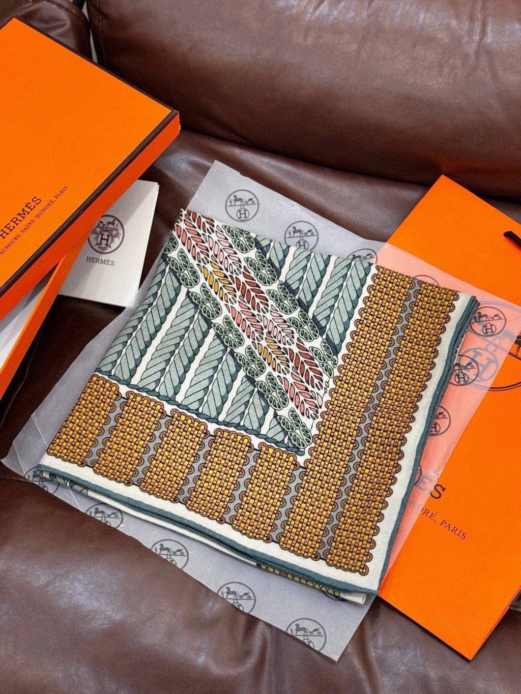 HERMES 26S PRINTED SQUARE SCARF 140 IN CASHMERE AND SILK 309318