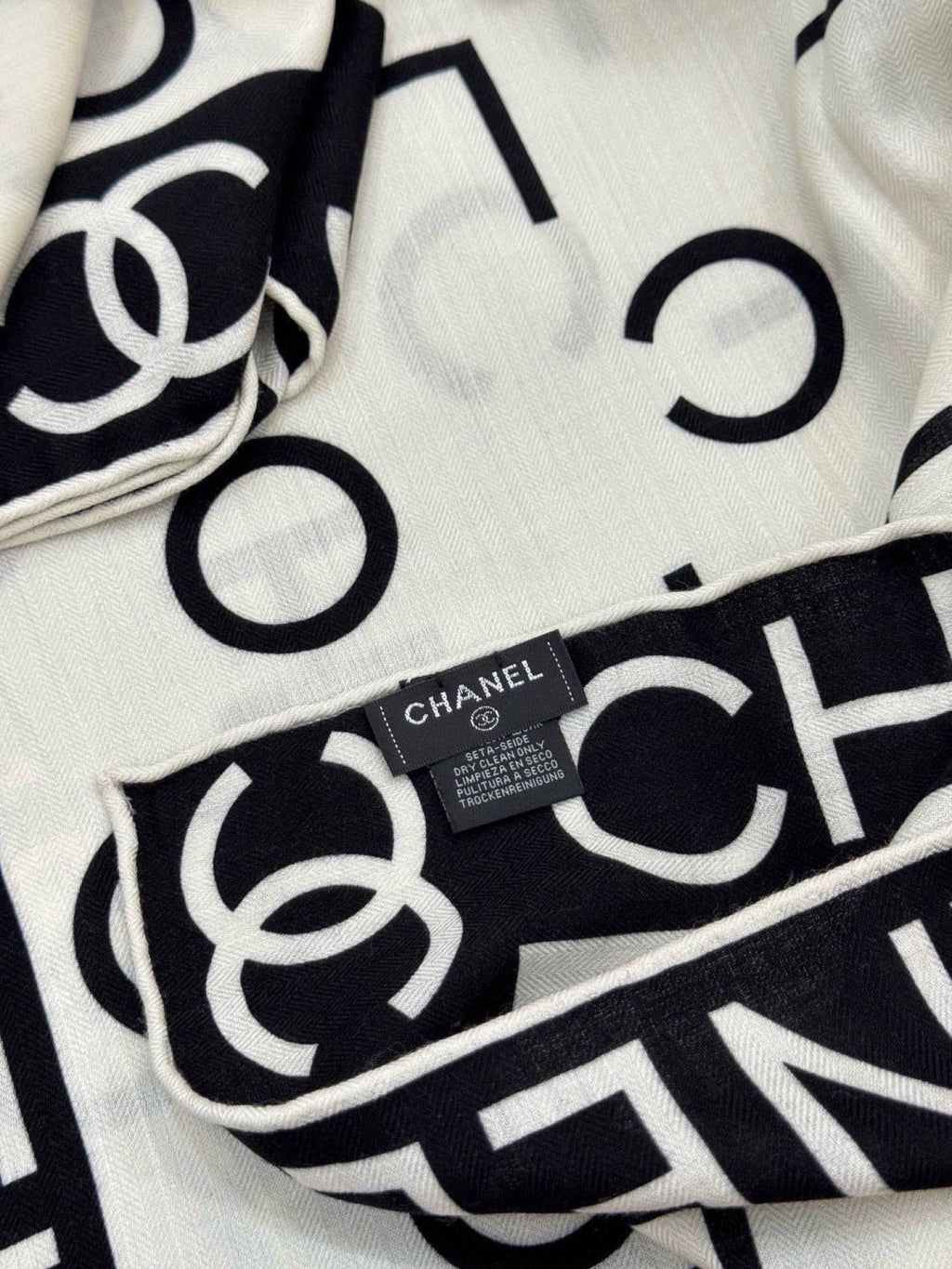 CHANEL 26S SCARF 135 IN CASHMERE AND SILK 309347