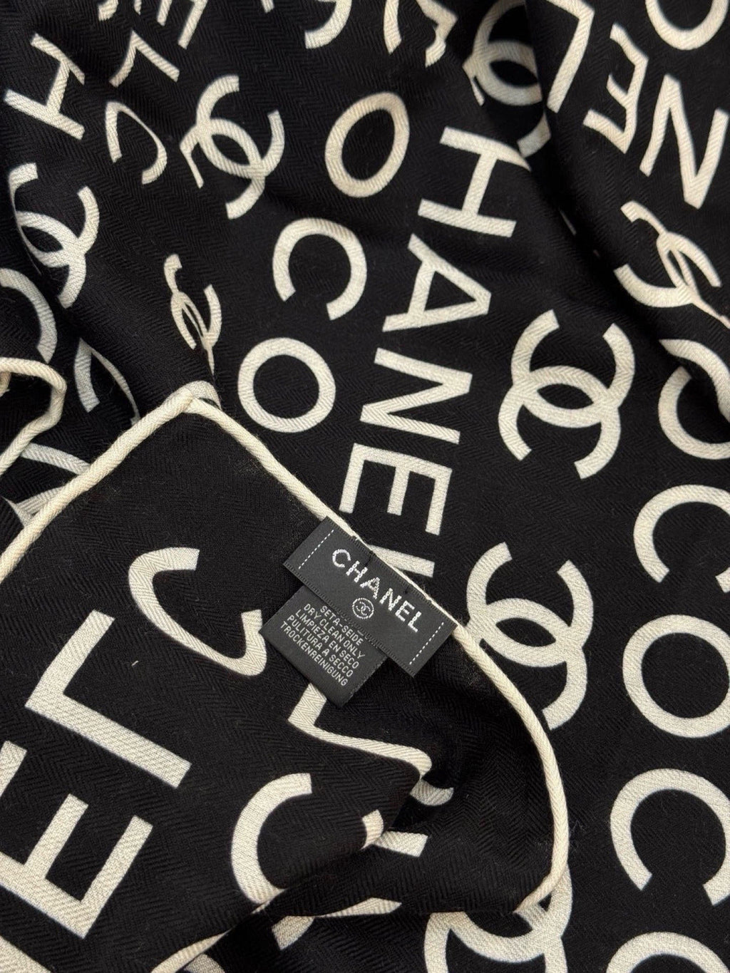 CHANEL 26S SCARF 135 IN CASHMERE AND SILK 309349