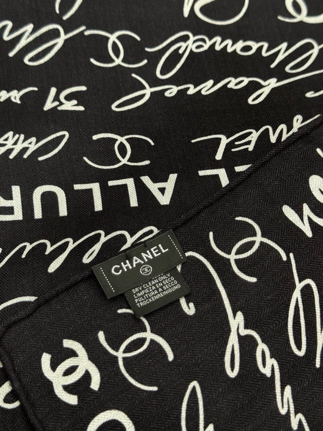 CHANEL 26S SCARF 135 IN CASHMERE AND SILK 309362