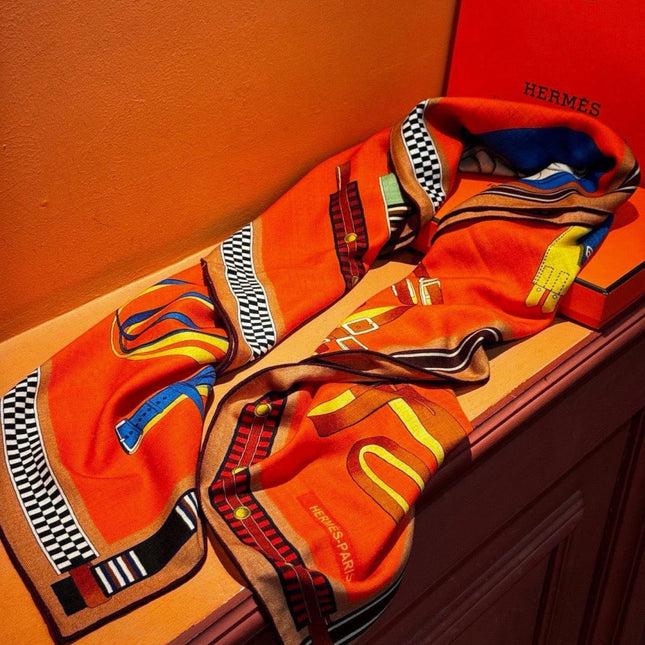 HERMES 26S PRINTED SQUARE SCARF 140 IN SILK 311954