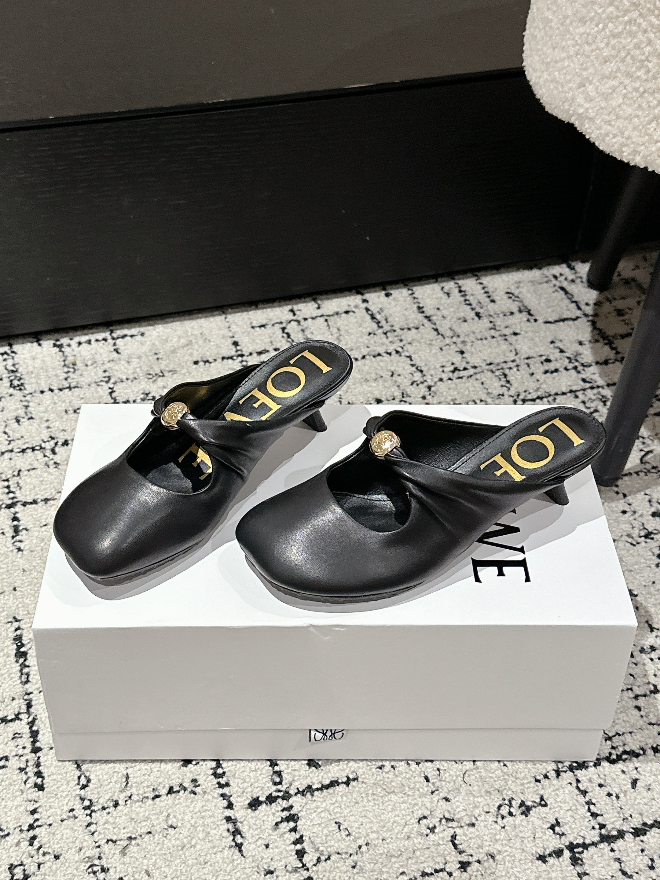 CHLOÉ 26S HIGH-HEELED MULES IN BLACK CALFSKIN
