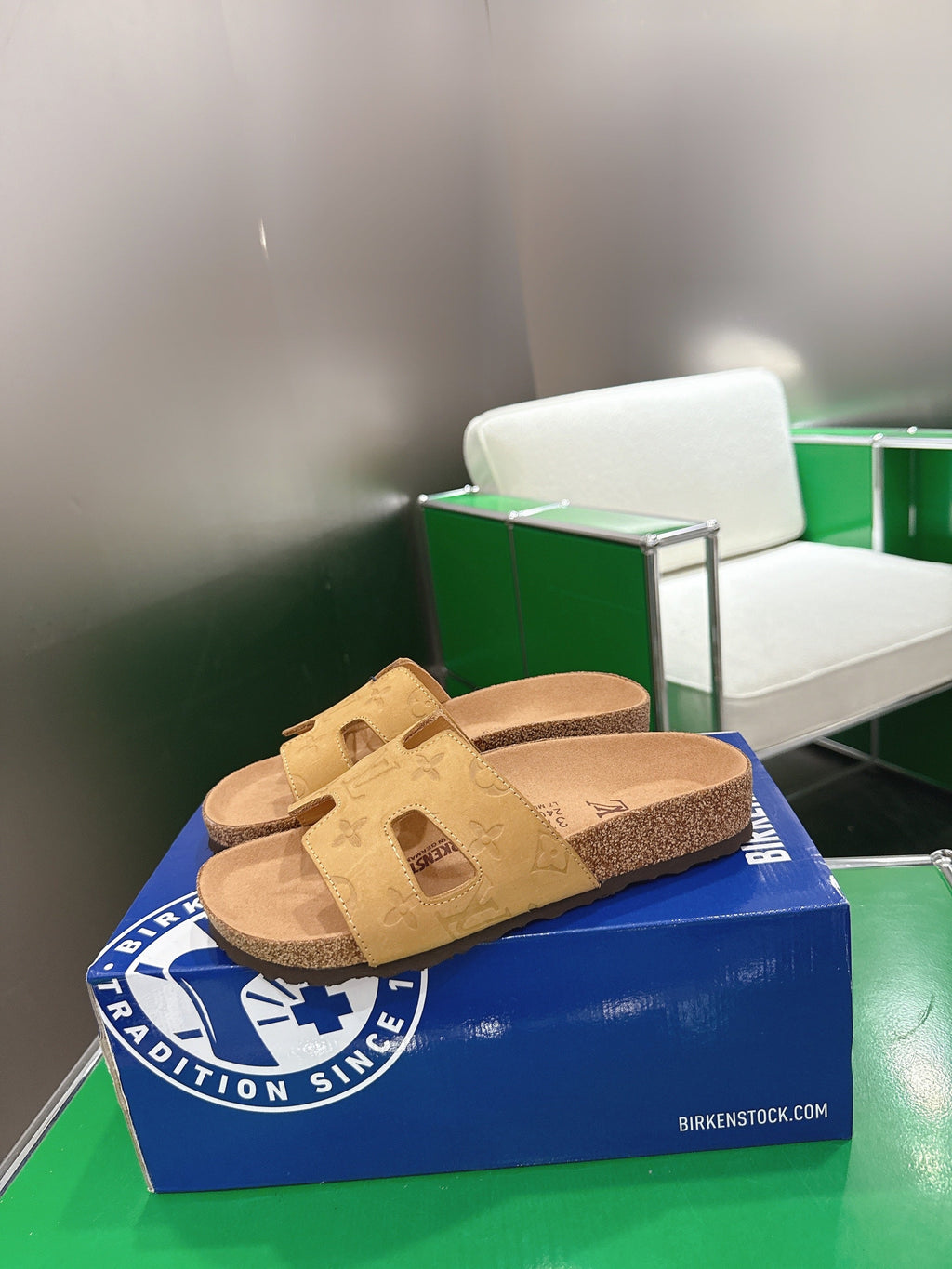 LV 26S SLIDES IN LIGHT CAMEL YELLOW SUEDE