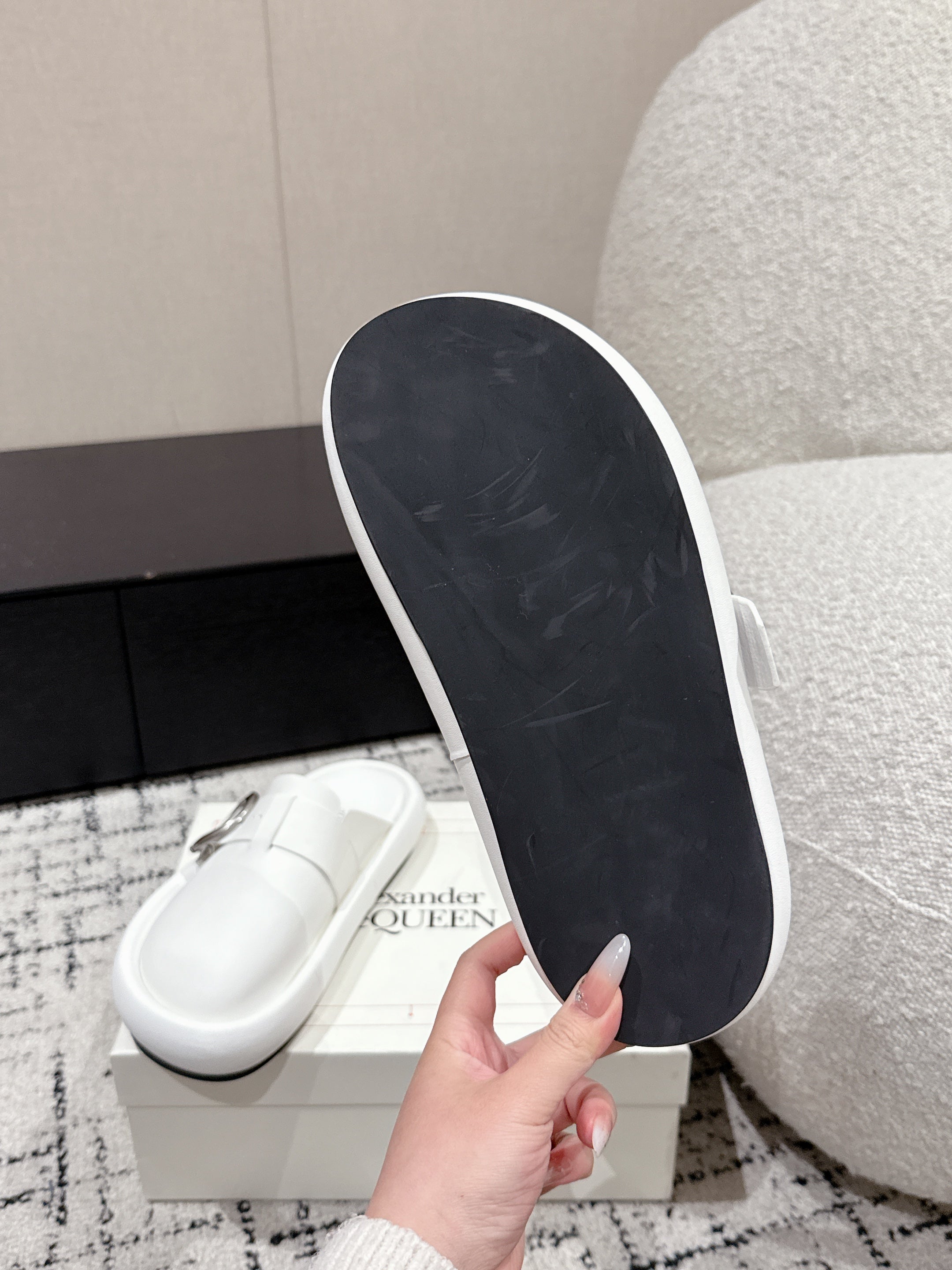 ARC CLOG MULES IN WHITE LAMBSKIN