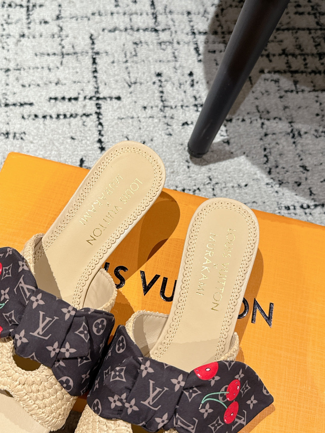 LV CHERRY HIGH HEELS 25S IN BEIGE RAFFIA WITH BOW STYLE 13