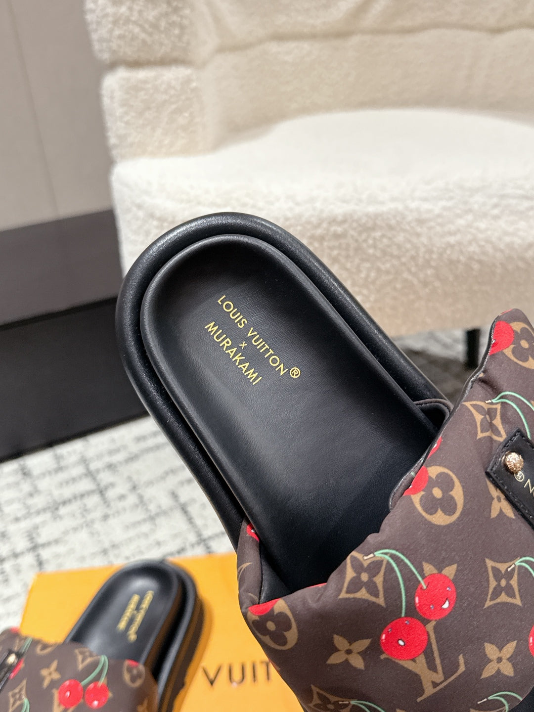 LV MIAMI-STYLE SANDALS 25S IN BROWN FABRIC AND BLACK CALFSKIN