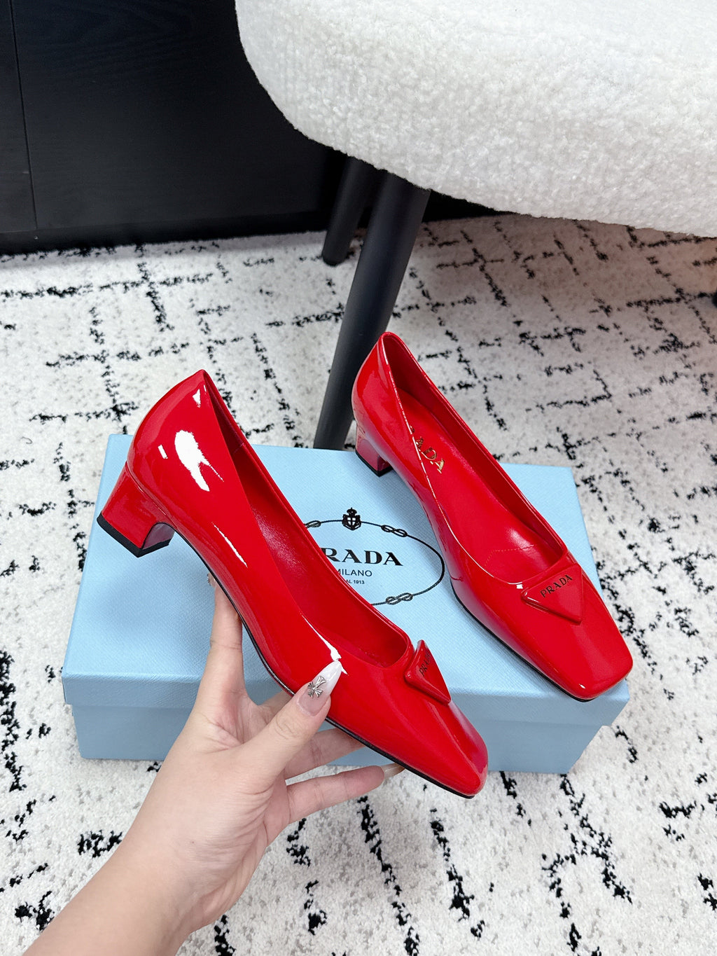 PRADA 26S SQUARE-TOE HIGH HEELS 35MM IN DARK RED PATENT CALFSKIN WITH LOGO
