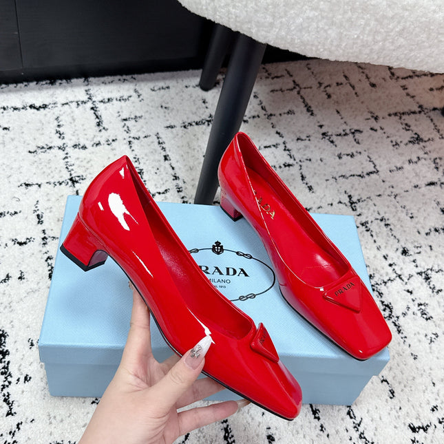 PRADA 26S SQUARE-TOE HIGH HEELS 35MM IN DARK RED PATENT CALFSKIN WITH LOGO