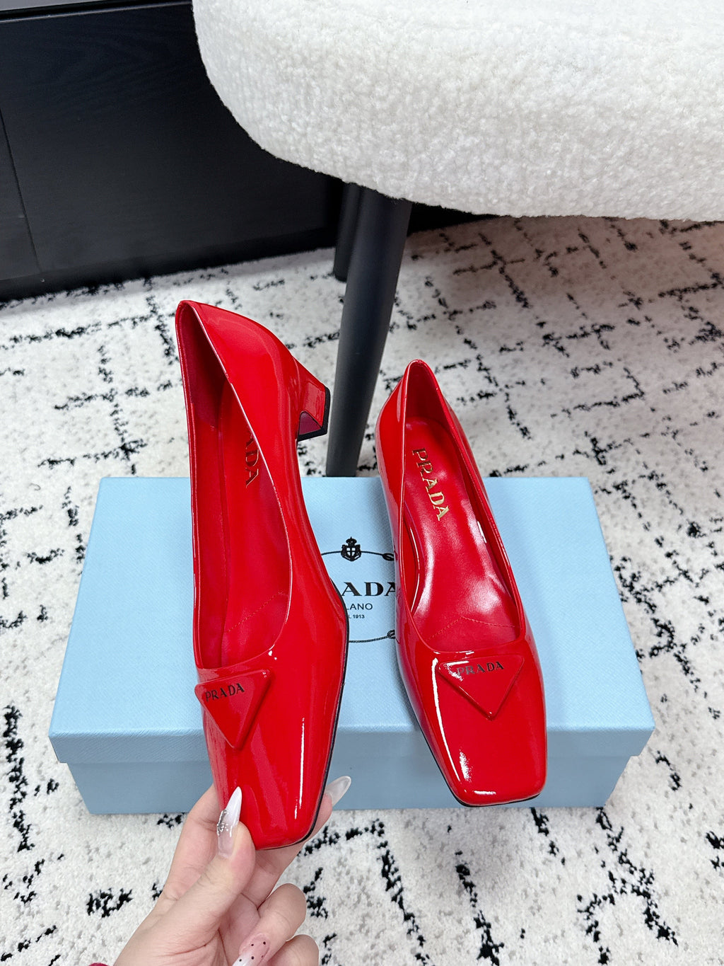 PRADA 26S SQUARE-TOE HIGH HEELS 35MM IN DARK RED PATENT CALFSKIN WITH LOGO