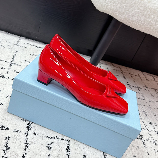 PRADA 26S SQUARE-TOE HIGH HEELS 35MM IN DARK RED PATENT CALFSKIN WITH LOGO
