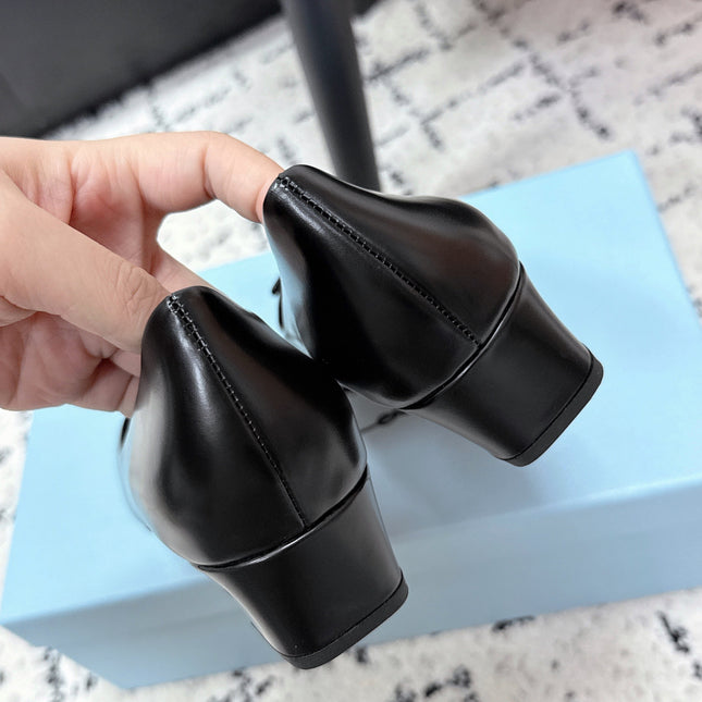 PRADA 26S SQUARE-TOE HIGH HEELS 35MM IN BLACK SHINY CALFSKIN WITH LOGO
